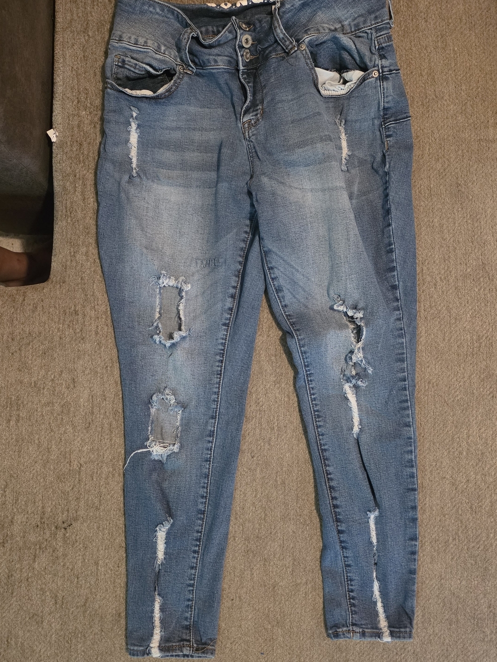 SONG Women’s Light Blue Distressed Skinny Jeans Size 17
